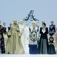 Aurel Hermansyah turut meramaikan perhelatan Jakarta Fashion Week (JFW) 2025 di Pondok Indah Mall 3, Jakarta Selatan. Foto: Mohammad Abduh/detikcom.