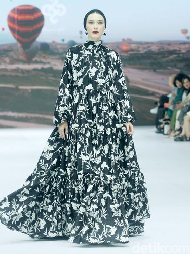 Koleksi Heaven Lights dan Ayu Dyah Andari di JFW 2025