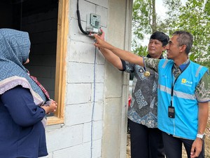 PLN Sambungkan Listrik Gratis ke 261 KK di Jateng-DIY