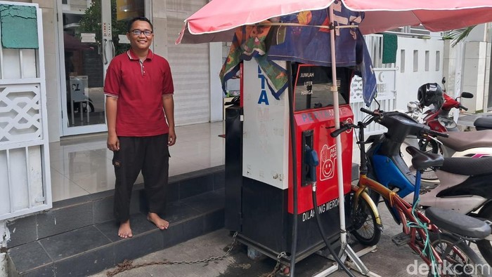 Masjid An-Makassar di Jalan AP Pettarani Makassar menyediakan program BBM gratis bagi jemaah salat subuh.