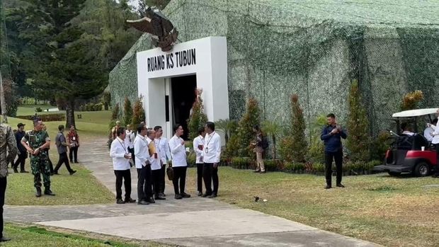 Para anggota Kabinet Merah Putih mulai menjalani retreat di Akademi Militer (Akmil) Magelang dan menerima pembekalan materi di ruang AH Nasution. (dok. ist)