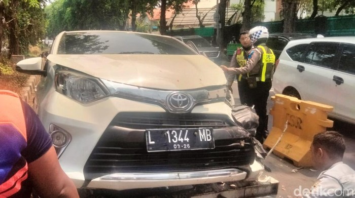 pelaku pencurian disergap di jalan darmo surabaya dan mendapat peringatan suara tembakan polisi