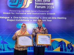 Pemkab Gresik Raih 2 Penghargaan East Java Investment Forum