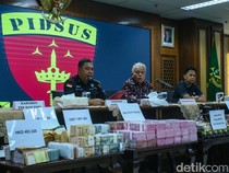 Penampakan Uang Hampir Rp 1 T Barbuk Suap Selama 10 Tahun