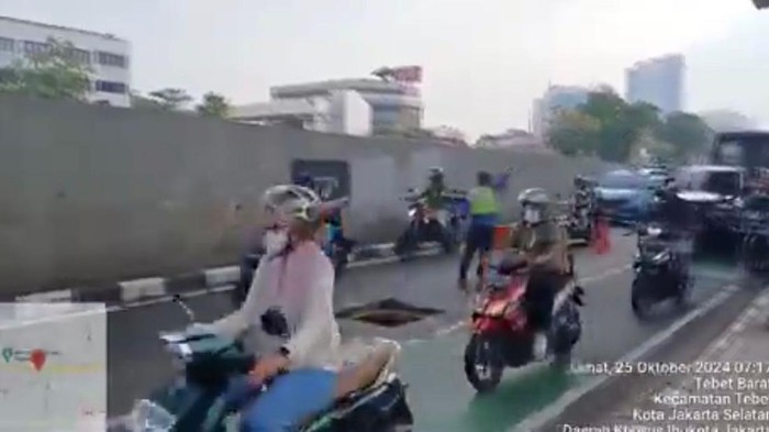 Penutup gorong-gorong Jalan MT Haryono arah Semanggi hilang