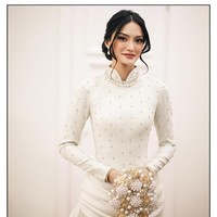 Setelah menjalani pengajian, siraman hingga midodareni, Natasya melangsungkan majelis akad nikah dengan Yang Amat Mulia Tengku Muhammad Iskandar Riayatuddin Shah kemarin. Berdasarkan foto yang beredar, pernikahan digelar di Istana Abdulasiz, Kuantan. Foto: Instagram @mozawahyu