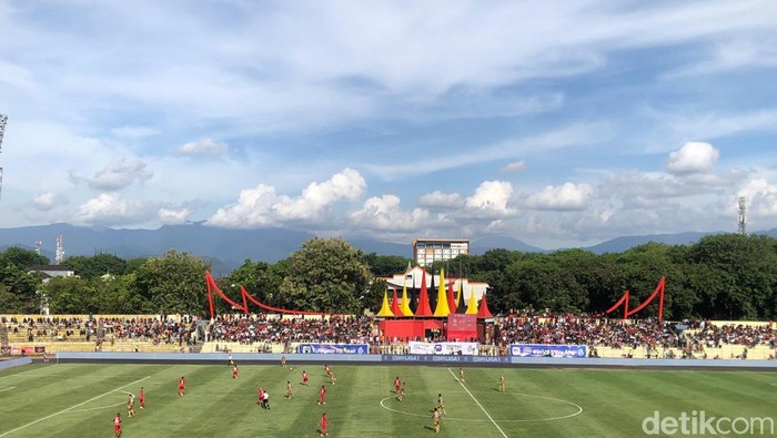 Pertadingan Semen Padang Vs Dewa United
