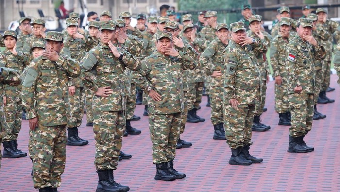 Newly appointed cabinet?ministers stand during the retreat at a military academy in Magelang, Central Java province, Indonesia, Indonesia, October 25, 2024. Prabowo's Media Team/Handout via REUTERS  THIS IMAGE HAS BEEN SUPPLIED BY A THIRD PARTY. MANDATORY CREDIT. NO RESALES. NO ARCHIVES.