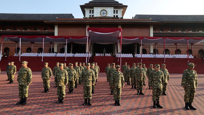 Newly appointed cabinet?ministers stand during the retreat at a military academy in Magelang, Central Java province, Indonesia, Indonesia, October 25, 2024. Prabowo's Media Team/Handout via REUTERS  THIS IMAGE HAS BEEN SUPPLIED BY A THIRD PARTY. MANDATORY CREDIT. NO RESALES. NO ARCHIVES.