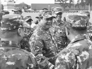 Potret Hitam Putih di IG Prabowo Saat Retreat Kabinet Merah Putih