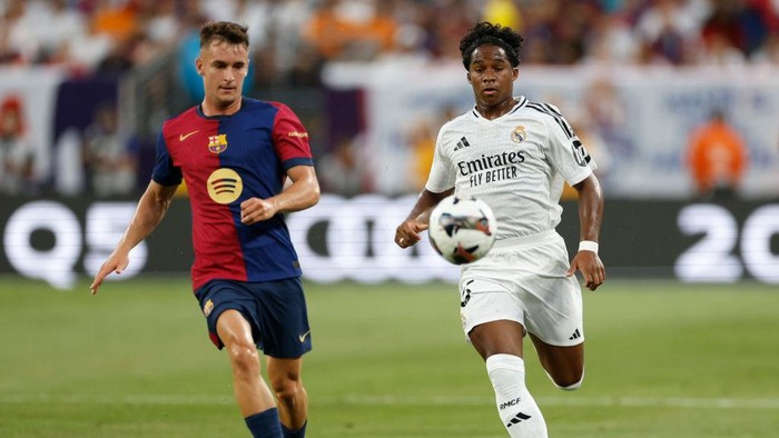 EAST RUTHERFORD, NEW JERSEY - AUGUST 03: Endrick Moreira player of Real Madrid in action during the match between Real Madrid and FC Barcelona at MetLife Stadium on August 03, 2024 in East Rutherford, New Jersey. (Photo by Pedro Castillo/Real Madrid via Getty Images)
