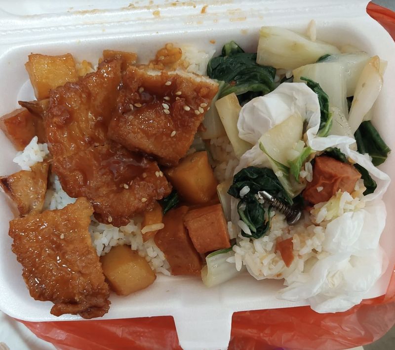 Remaja 13 Tahun Ini Nyaris Telan Sekrup Berkarat di Nasi Campur!