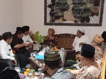 Risma-Gus Hans Dukung Kemandirian Pesantren Saat Kunjungi Ponpes Tremas