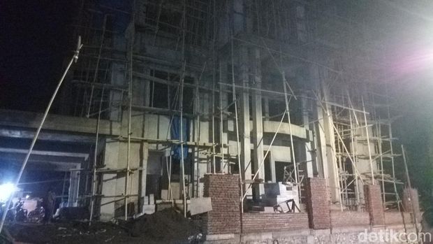 Rumah milik owner skincare Makassar yang sementara dibangun di Kecamatan Tamalanre disegel karena tidak kantongi IMB.