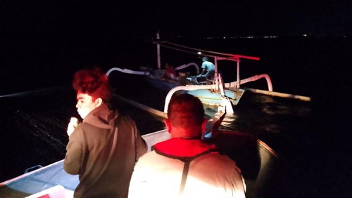 SAR evakuasi nelayan terseret arus di timur Perairan Gili Air Lombok Utara. (Humas SAR Mataram)