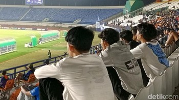 Hasil kamera Tecno Spark 30C mengabadikan para penonton. Foto: Rachmatunnisa/detikINET