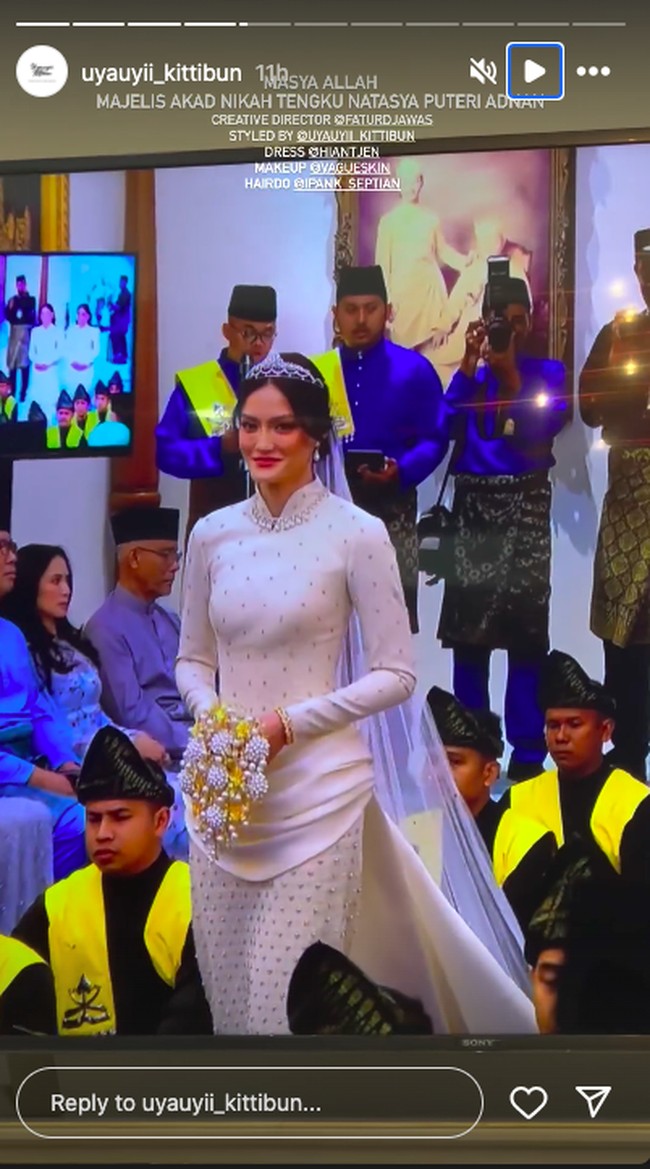 Tengku Natasya Adnan telah resmi dipersunting Pangeran Pahang dari Malaysia, Tengku Muhammad Iskandar. Wanita berdarah Indonesia tersebut melangsungkan akad pada Kamis, (24/10/2024) di Malaysia. Foto: Instagram