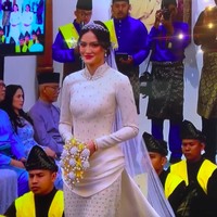 Tengku Natasya Adnan telah resmi dipersunting Pangeran Pahang dari Malaysia, Tengku Muhammad Iskandar. Wanita berdarah Indonesia tersebut melangsungkan akad pada Kamis, (24/10/2024) di Malaysia. Foto: Instagram