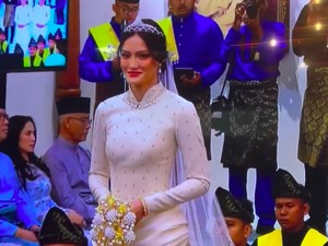 Tengku Natasya Adnan Resmi Dinikahi Pangeran Malaysia, Pakai Gaun Hian Tjen