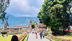 Pura Air Terbesar Bali di Tengah Danau Suci Baratan