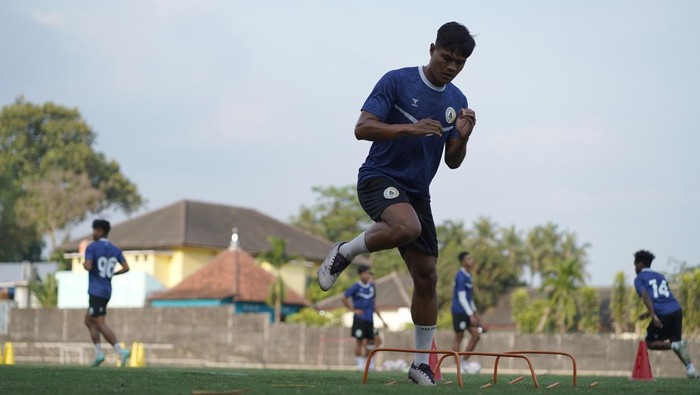 Wakil kapten PSS Sleman, Fachruddin, saat sesi latihan, Jumat (25/10/2024).