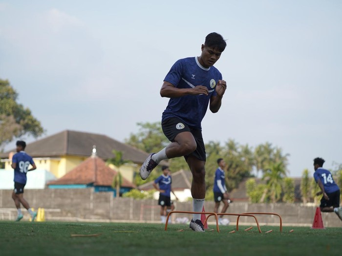 Wakil kapten PSS Sleman, Fachruddin, saat sesi latihan, Jumat (25/10/2024).