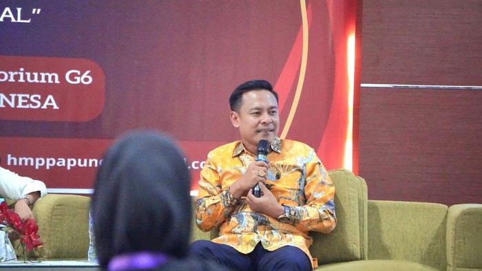 Wakil Ketua DPRD Kota Surabaya Arif Fathoni