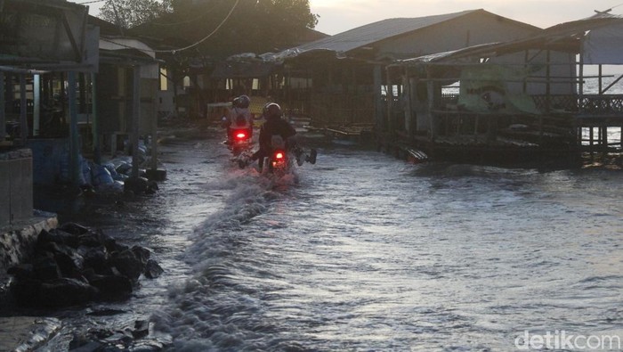 Aktivitas warga Mayangan, Subang di tengah ancaman abrasi dari Laut Jawa