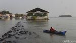 Aktivitas Warga di Desa Mayangan yang Ditelan Laut Jawa