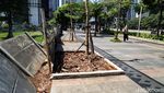 Bahayakan Pejalan Kaki, Tembok Pembatas Trotoar Sudirman Nyaris Ambruk