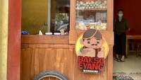 Warung bakso ini masih terbilang baru, tetapi sudah berhasil memiliki 7 cabang. Nama warungnya adalah Bakso Eyang Wonogiri. Salah satu cabangnya ada di kawasan Gading Serpong. Foto: detikcom/Riska Fitria