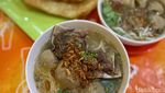 Maknyus! Bakso Wonogiri yang Kuahnya Berbumbu Bawang Putih