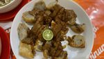 Maknyus! Bakso Wonogiri yang Kuahnya Berbumbu Bawang Putih