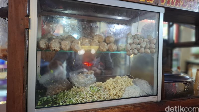 Bakso Sejak 1990an di Jalan Sabang Ini Habiskan 10 Kg Daging Sehari