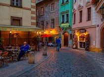 Resah Turis Berisik, Praha Larang Turis Tur Pub dan Kelab Malam