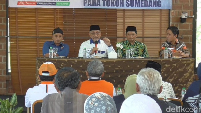 Cagub Jabar Nomor Urut 3 Ahmad Syaikhu saat berdialog bersama tokoh Sumedang, Sabtu (26/10/2024).