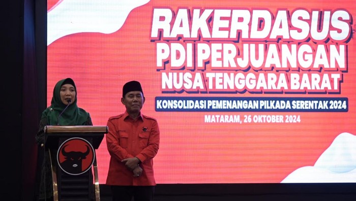 Calon gubernur-wakil gubernur NTB Sitti Rohmi Djalillah-Msuyafirin (Rohmi-Firin)saat memberikan sambutan dalam Rakerdasus DPD PDIP NTB di Mataram, pada Sabtu (26/10/2024). (Foto: Helmy Akbar/detikBali)