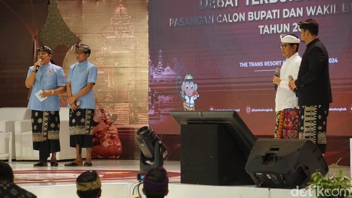 Debat terbuka pertama Pemilihan Bupati (Pilbup) Badung 2024 di The Trans Resort, Kuta Utara, Jumat (25/10/2024) malam. (Foto: Agus Eka/detikBali)