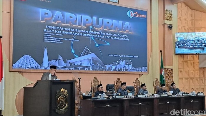 Rapat paripurna penetapan susunan pimpinan dan anggota AKD DPRD Makassar, Jumat (25/10/2024) malam.