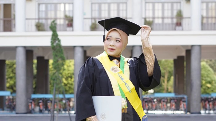 Elia Laila Rizqiyah lulusan termuda S2 Universitas Gadjah Mada (UGM) dengan IPK 4.0
