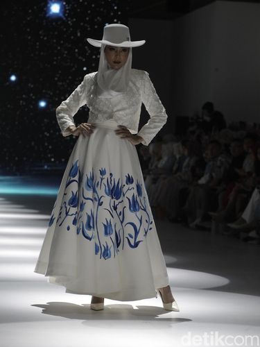 Fashion show Benang Jarum dan Nada Puspita di JFW 2025 Fashion show Benang Jarum dan Nada Puspita di JFW 2025