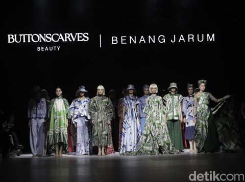 Fashion show Benang Jarum dan Nada Puspita di JFW 2025 Fashion show Benang Jarum dan Nada Puspita di JFW 2025