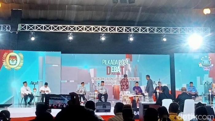 Bawaslu Provinsi Gorontalo memprotes denah debat pasang calon (paslon) Gubernur Gorontalo di Pilgub Gorontalo 2024 tiba-tiba berubah.