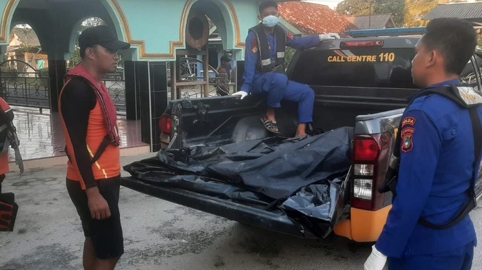 Hamdi ditemukan tewas di Teluk Limau usai jatuh ke laut.