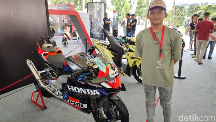 Motor CBR250 milik finalis Honda Modif Contest asal Riau, Deriel Zidane Muakhira (18), dalam gelaran Honda Bikers Day di Klaten, Sabtu (26/10/2024).