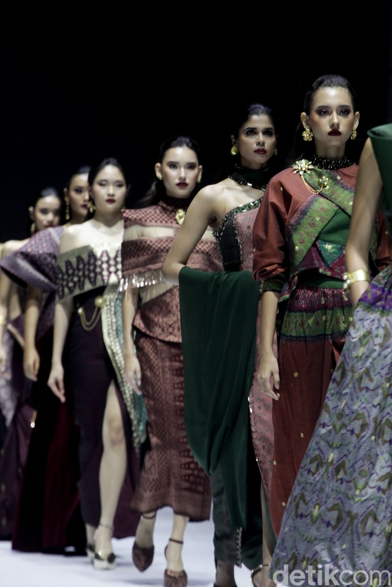 Karya Maya Ratih di JFW 2025