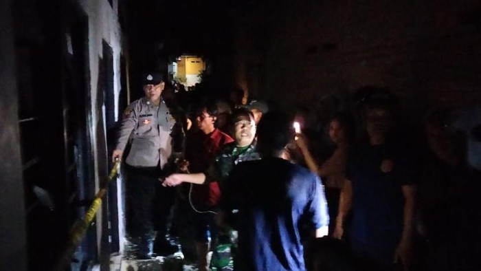 Kebakaran rumah di Banjar Dinas Sema, Desa Sangsit, Kecamatan Sawan, Buleleng, Bali, Jumat (26/10/2024) petang. (Foto: Dok. Polres Buleleng)