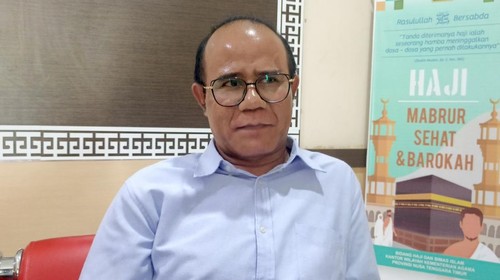 Kepala BKD NTT, Yosef Rasi, memberikan keterangan kepada detikBali di Kupang, Sabtu (26/10/2024). (Simon Selly/detikBali)