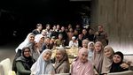 Keseruan Dhini Aminarti Saat Makan Bareng Suami hingga Masak