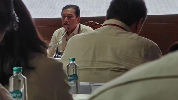 Ketua Dewan Ekonomi Nasional Luhut Binsar Pandjaitan menjadi salah satu pengisi materi di retreat Kabinet Merah Putih, Akademi Militer (Akmil) Magelang, Jawa Tengah.